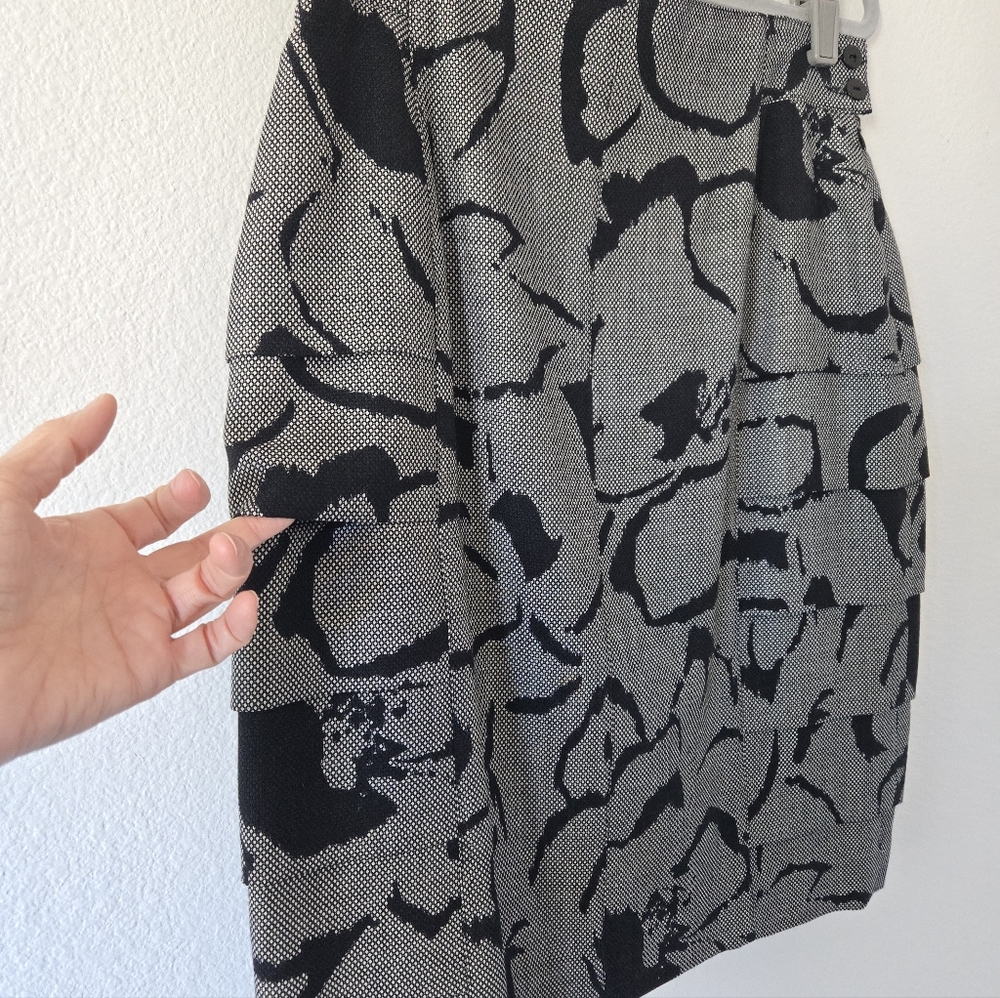 Escada Vintage Tiered Pencil Knee Length Skirt Wool Gray Black Ruffle Size 42/10 - Picture 4 of 15